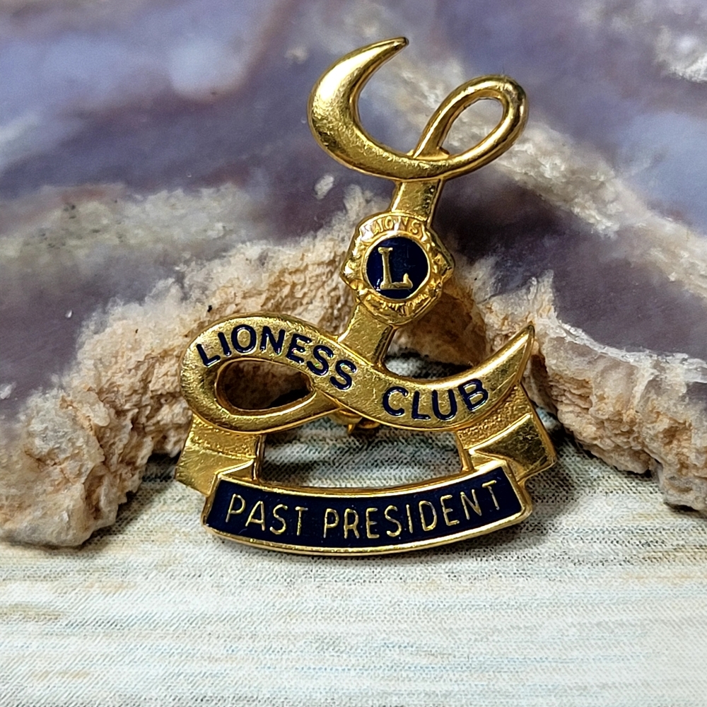 Gold and Blue Lioness Club Past President Brooch
